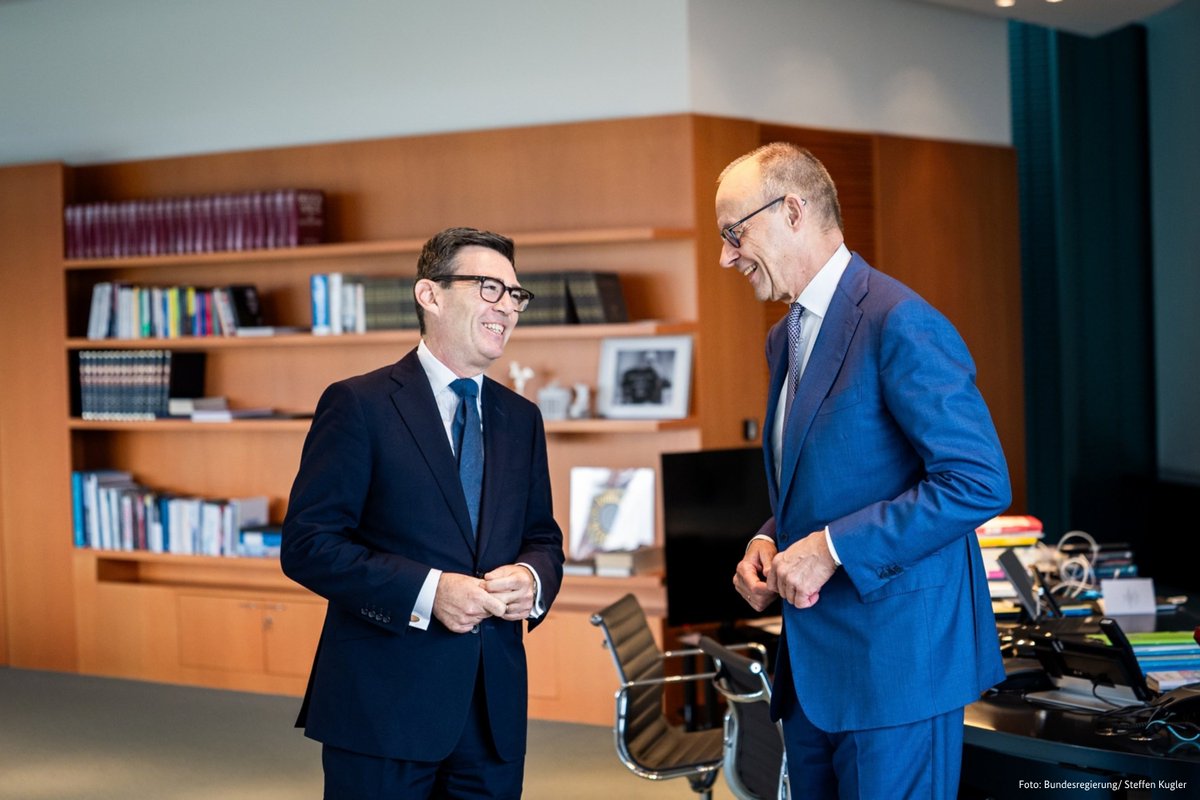 bundeskanzler's tweet photo. The Kensington Treaty brings Germany and the UK even closer—for freedom, security, and prosperity. Implementation is already underway, delivering tangible improvements such as visa-free travel for school groups and benefits for our economies. @andyburnham https://t.co/VwBHfCL2Dx