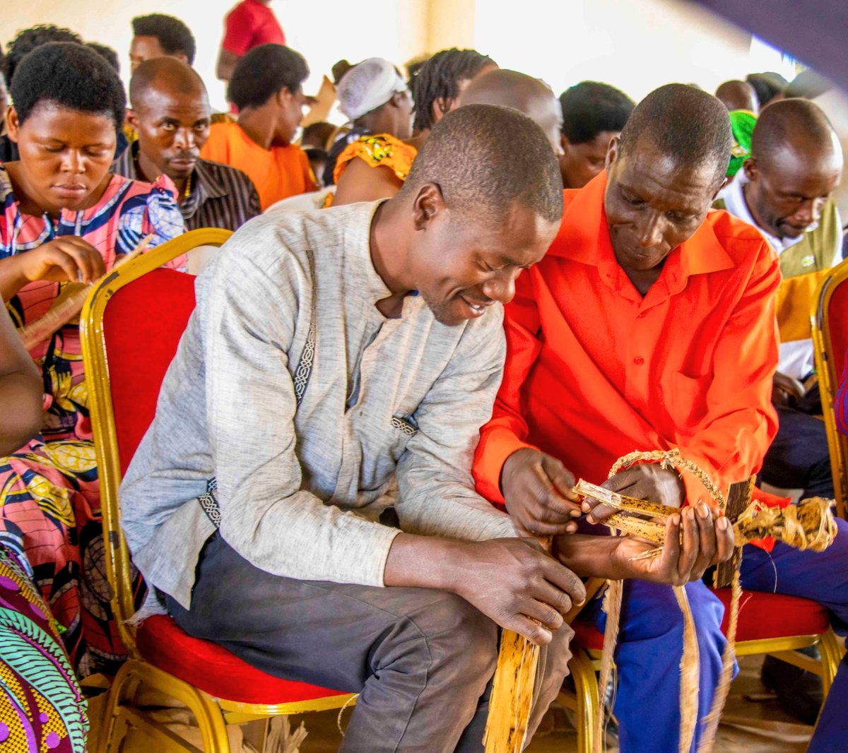 GSF_RC's tweet photo. Abarezi barimo guhugurwa ku ikoreshwa rya #ECDBook no guhanga ibikinisho bifasha gukangura ubwonko bw’abana no guteza imbere imikurire yabo. https://t.co/EZDQrYsSy6