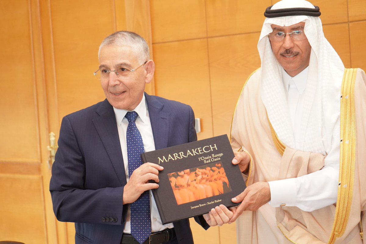 KSAembassyMA's tweet photo. قام سعادة السفير الدكتور سامي بن عبدالله الصالح @SAMIOALSALEH يوم الخميس ٢٠٢٦/١٠/٨م بزيارة إلى سعادة السيد/ خطيب الهبيل ، والي جهة مراكش آسفي عامل عمالة مراكش، وذلك بمقر الولاية في مدينة مراكش. 
وقد تم خلال هذا اللقاء بحث ومناقشة عدد من المواضيع التي تهم المواطنين السعوديين المقيمين في مراكش.