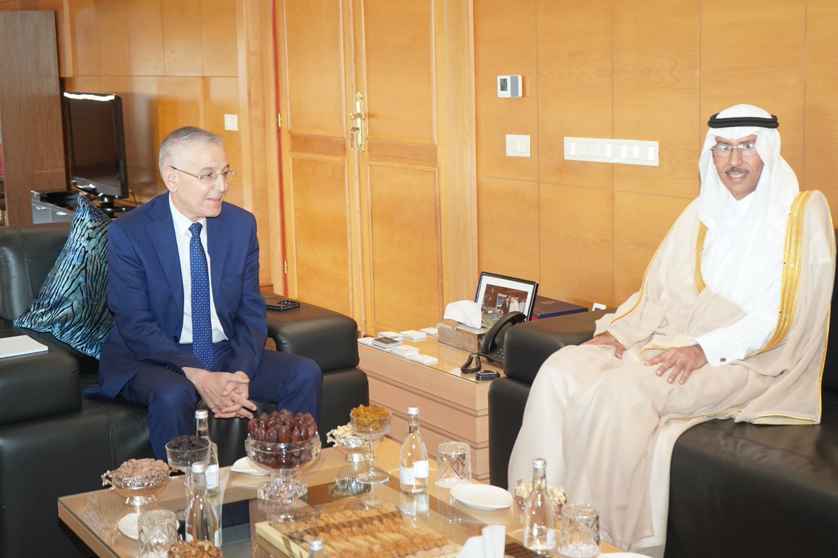 KSAembassyMA's tweet photo. قام سعادة السفير الدكتور سامي بن عبدالله الصالح @SAMIOALSALEH يوم الخميس ٢٠٢٦/١٠/٨م بزيارة إلى سعادة السيد/ خطيب الهبيل ، والي جهة مراكش آسفي عامل عمالة مراكش، وذلك بمقر الولاية في مدينة مراكش. 
وقد تم خلال هذا اللقاء بحث ومناقشة عدد من المواضيع التي تهم المواطنين السعوديين المقيمين في مراكش.
