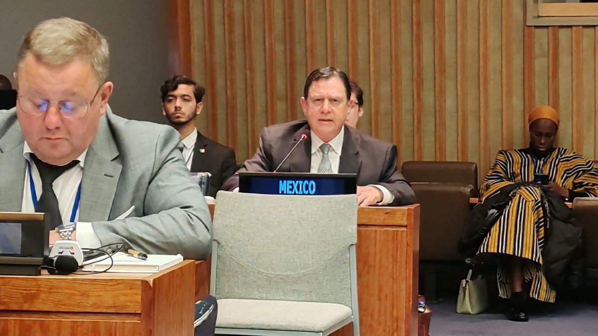 PTMunozledo's tweet photo. At 🇺🇳UN First Committee, 🇲🇽 on behalf of New Agenda Coalition (🇧🇷🇪🇬🇮🇪🇲🇽🇳🇿🇿🇦) stressed that nuclear disarmament obligations and commitments remain legally binding regardless of the security environment, and urgently called for progress towards a world free on nuclear weapons 🕊☮️ https://t.co/oUWb8BdEPY