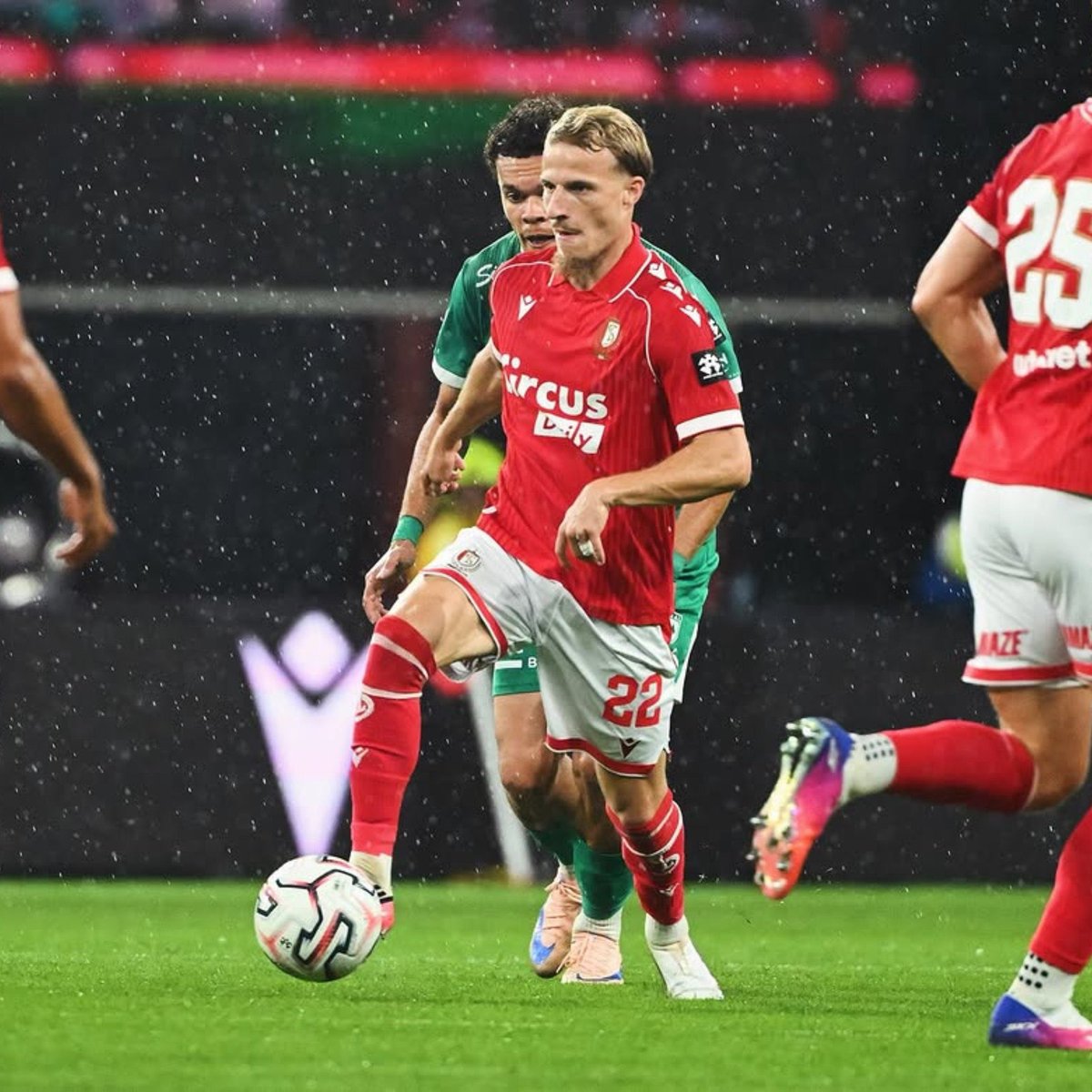SignalFootBE's tweet photo. Acheté l’été dernier pour 350 000 euros, alors que sa valeur marchande était estimée à 800 000 euros, Alexis Trouillet est désormais valorisé à 2 millions d’euros.

Outre cette bonne affaire, le Standard de Liège peut se féliciter d’avoir attiré un excellent joueur.

Le flair de Marc Wilmots mérite des applaudissements !