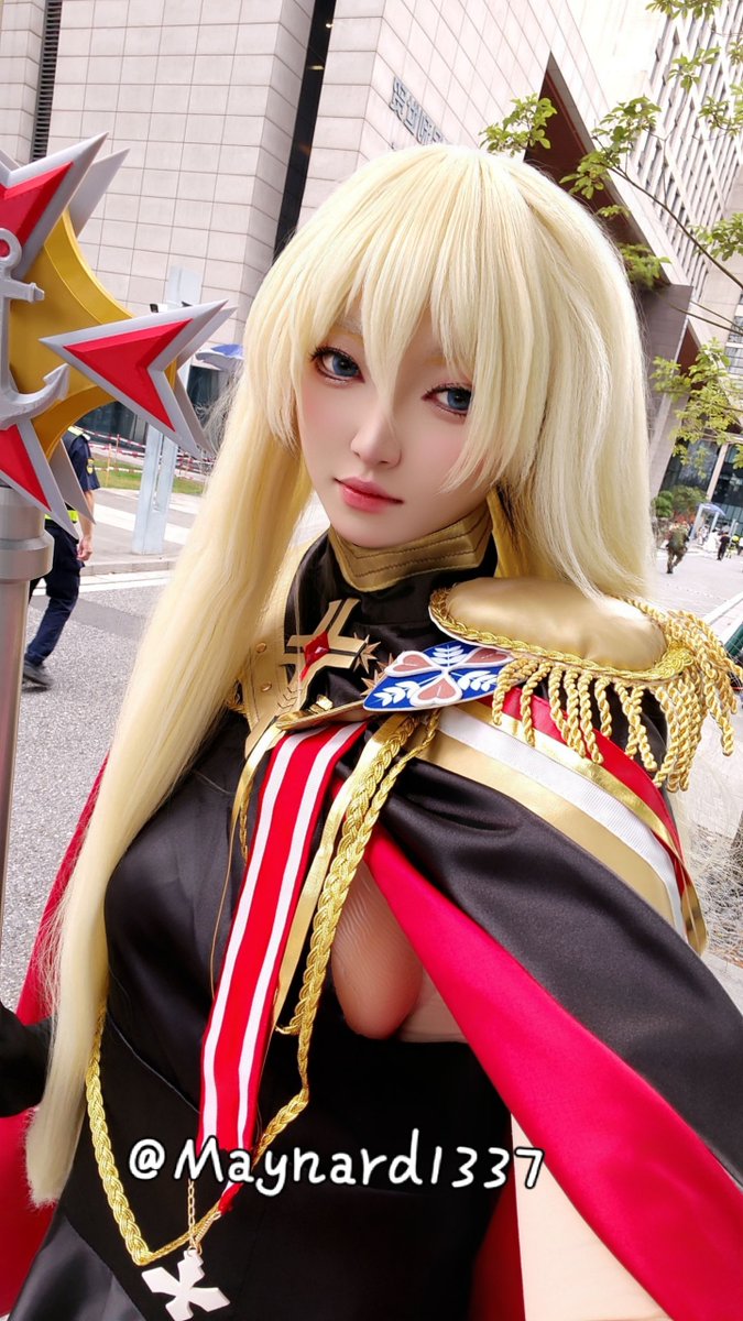 Maynard1337's tweet photo. Eiserne Eleganz.
铁血之下，亦有优雅。
#碧蓝航线 #Bismarck #cosplay https://t.co/xK3PoIrJZK