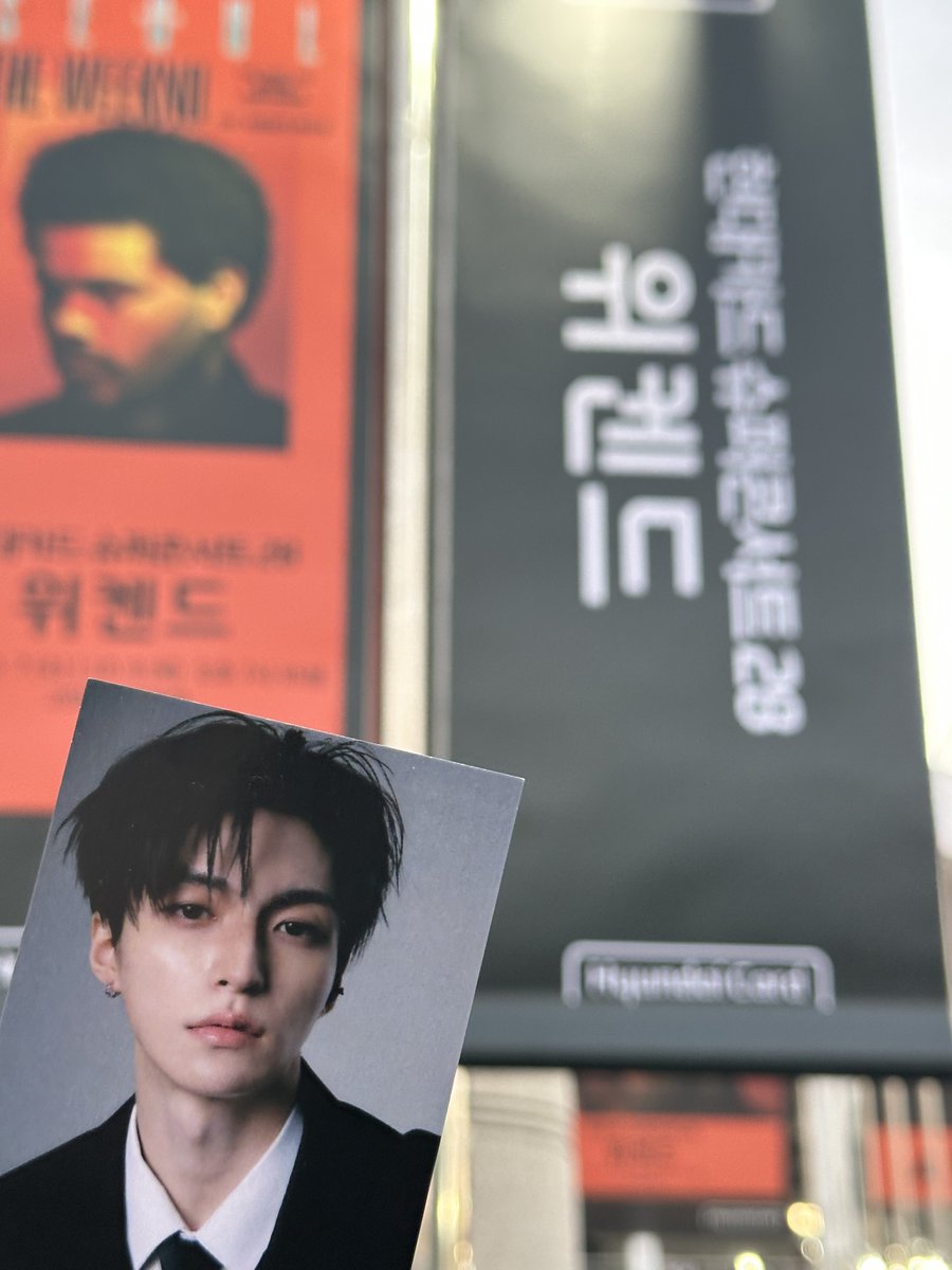 romeenee's tweet photo. 괜찮아 로민아 내가 너 종이로 데려왓어 https://t.co/e8IxJNPZwH