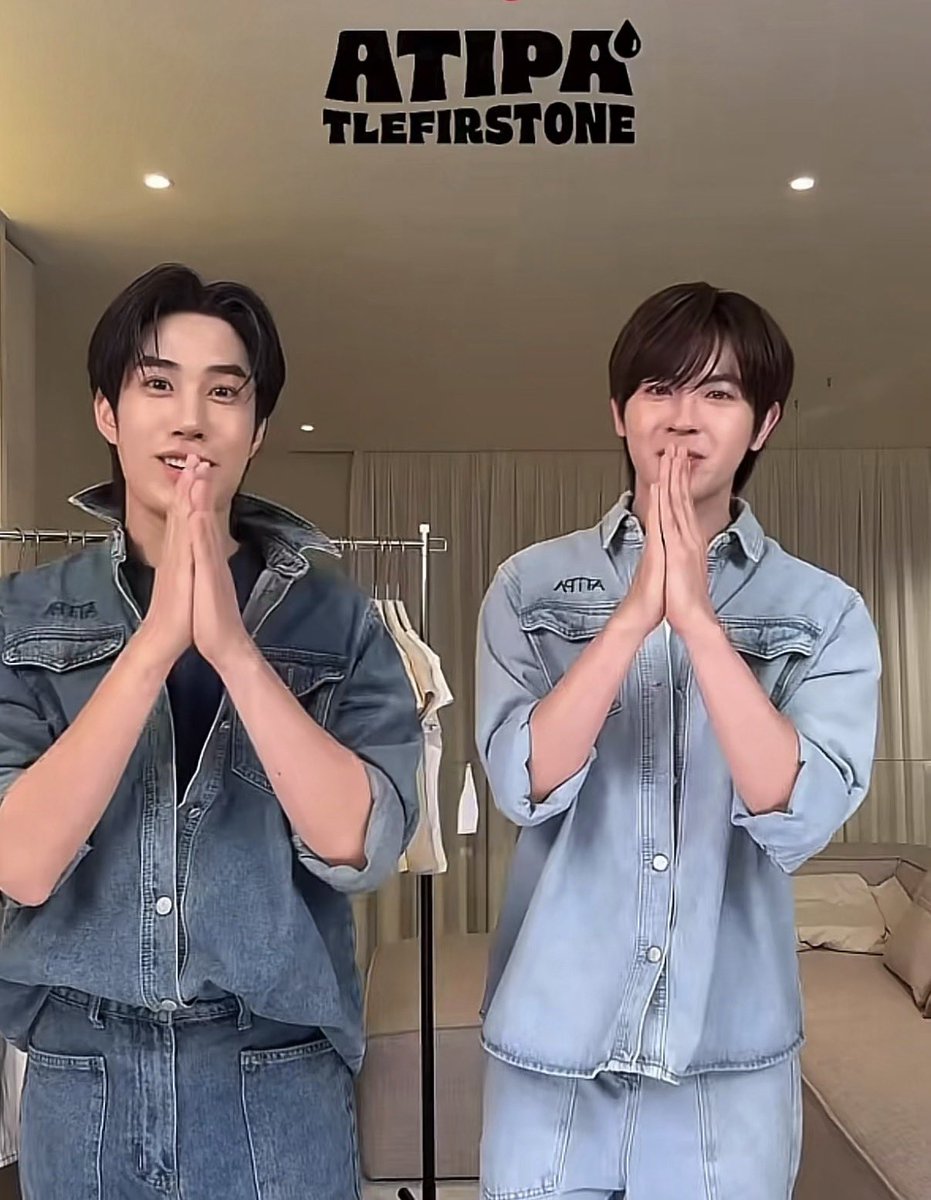 firstonefanclub's tweet photo. ฟวอ. ขอขอบคุณทาง @Atipashopstore ที่ให้เกียรติเชิญ พี่เติ้ล และ น้องเฟิร์สวัน ได้มาร่วมกิจกรรมไลฟ์ในวันนี้นะคะ🖤🤍

TFO ATIPA LIVE
#atipaxtlefirstone
#atipashop

ขอขอบคุณพี่ ๆ ทีมงานทุกท่าน ทั้งเบื้องหน้าเบื้องหลังทุกท่าน ที่ร่วมจัดกิจกรรมไลฟ์นี้ขึ้นมา วันนี้สนุกมาก ๆ ได้ยิ้ม เสียงหัวเราะตลอดทั้งไลฟ์เลย แถมยังได้ช็อปเสื้อผ้าเขาตู้เพิ่มอีก🤲🏻

ที่สำคัญขอบคุณขอขอบคุณติดฝนทุกคนที่ช่วยกันเทรนด์ ปั่นแท็ก และช่วยกันสั่งซื้อเสื้อผ้ากับทาง Atipa จนสามารถปิดยอดไปได้ 4,800,000 บาท (ยอดยังไม่นิ่ง) ป้าฝนทุกคนเก่งมากกกก💗

@firstone_wnk #Firstone 🫶🏻🎤 
εїз #เติ้ลเฟิร์สวัน #TleFirstone  εїз