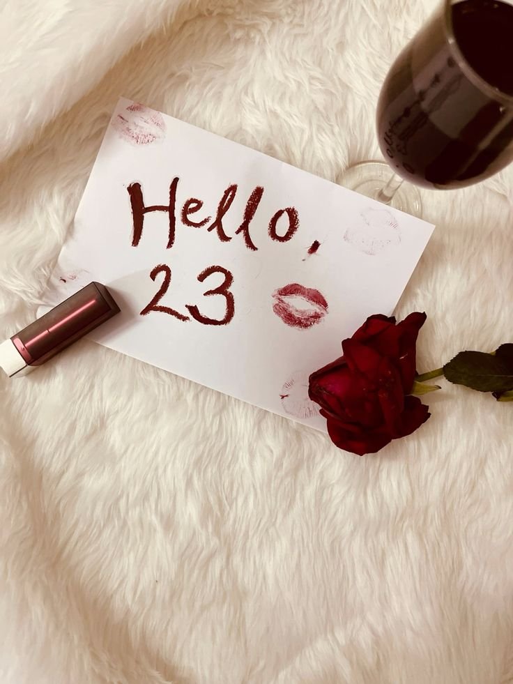 scarmyuniverse's tweet photo. Hoy es mi cumpleaños, 23 años que han pasado volando, hoy doy gracias a Dios por todo lo bonito, por las personas que me rodean y por las amistades que siempre están y apoyan. Que regalo tan bonito sería que esta Lucerina cumpla su sueño y su @LuceroMexico la felicite https://t.co/PXbJZUIhzY
