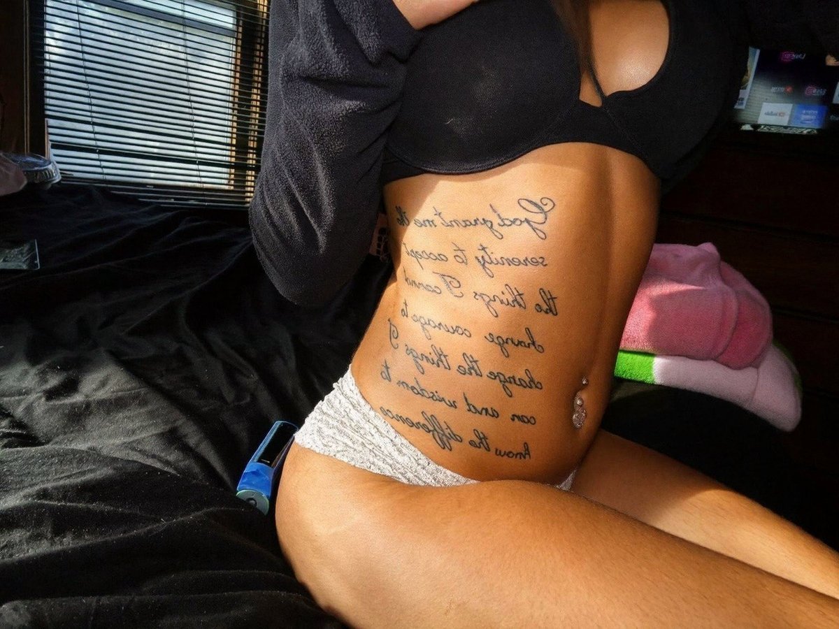 SpoilProtocol's tweet photo. got a new tattoo, now i just need someone to kiss all over it 🤗.
https://t.co/oOv6clfqTm https://t.co/nlVDKpNhKk