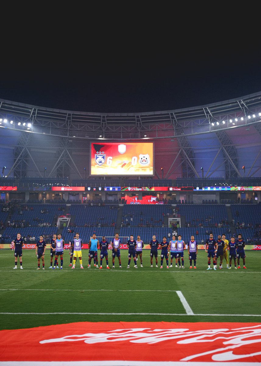 OfficialJohor's tweet photo. Full time. 6️⃣ - 0️⃣ at Stadium Sultan Ibrahim

More photos at https://t.co/yRN0urlNP4

#ShopeeCup
#WhatCanYouDo
#TheTMJeffect
#SouthernTigers
#JewelOfTheSouth
#JDTforAll https://t.co/gHeXAYvyLy