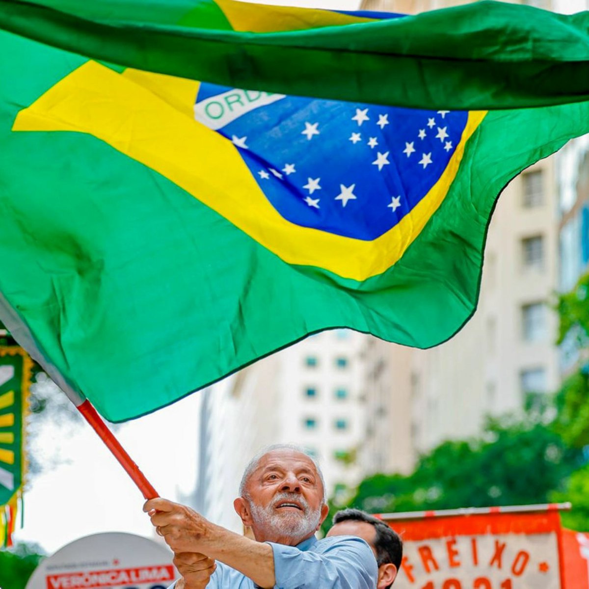 stagepopbr's tweet photo. É O PODER DAS REDES: Lula já ganhou mais de 350 MIL NOVOS SEGUIDORES no Instagram de ontem para hoje. MILHÕES de pessoas estão conhecendo o trabalho do presidente, e é ESSA MOVIMENTAÇÃO QUE NOS DARÁ A VIRADA.⭐️ https://t.co/s11N572lIO