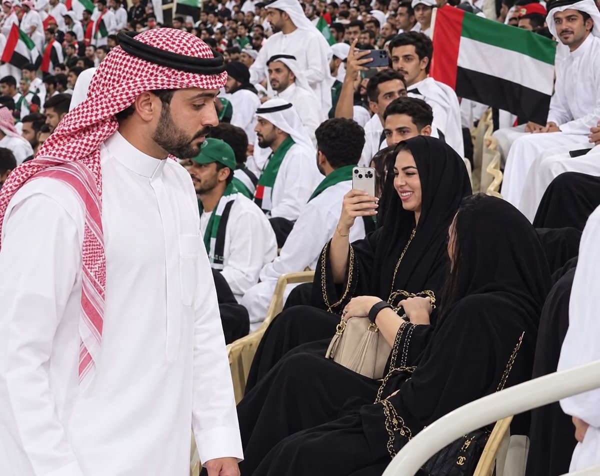 FeeF_Alharbi_'s tweet photo. @rrouuuda إذا عندكم غباء اصطناعي  
حتى احنا عندنا ذكاء اصطناعي 
غبائهم كانو منزلين الحماراتي إسقاط نجمي وسط الجماهير يعني مالكم حق ماتصدقوني ان بقايا كيرلا مرغوبين عند العربيات يا ادمي فارق بس 🤮 https://t.co/WkMgRtDcjX