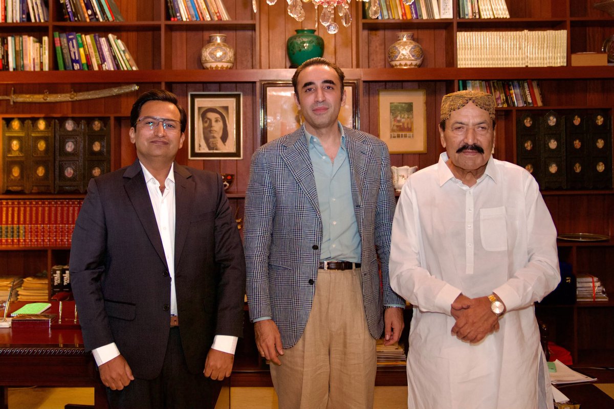 PPPAltaCanada's tweet photo. کراچی: پاکستان پیپلزپارٹی کے چیئرمین بلاول بھٹو زرداری سے پی پی پی رہنما ارباب وزیر میمن اور ارباب کامران میمن نے بلاول ہاؤس میں ملاقات کی، اس موقع پر ٹھٹھہ اور سجاول کی سیاسی صورت حال پر بات چیت کی گئی۔
@BBhuttoZardari https://t.co/0YuaFCHKo1