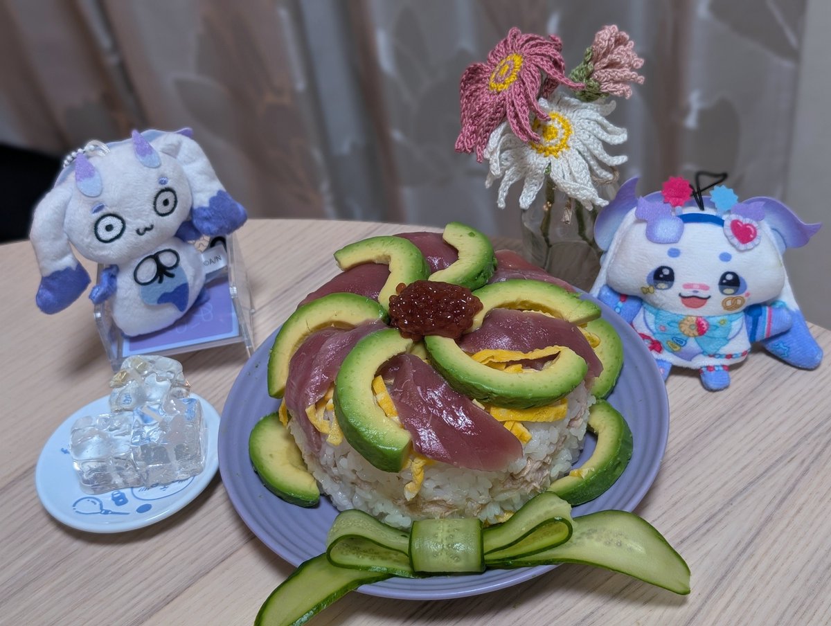 matata_bi_'s tweet photo. ケーキ配信見てて私もケーキ作りたくなって寿司ケーキつくったよ.*･ﾟ
錦糸卵超太くなったけど味は大丈夫だった🙆🏻‍♀️🙆🏻‍♀️
#るんちょま誕生日2026 https://t.co/epSzNZas9f
