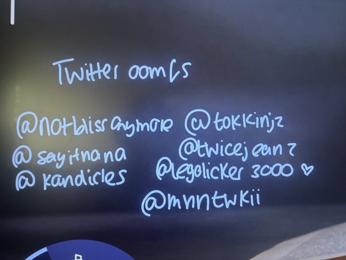 thisisforesh_9's tweet photo. Saw a smart board at school so I wrote all my oomfs (yes I was this bored or board😢)
@mnntwkkiii @notblissanymore @twicejeanz @sayitnana @kandicles @legolicker3000 @tokknjz https://t.co/tcg6K8Kc18