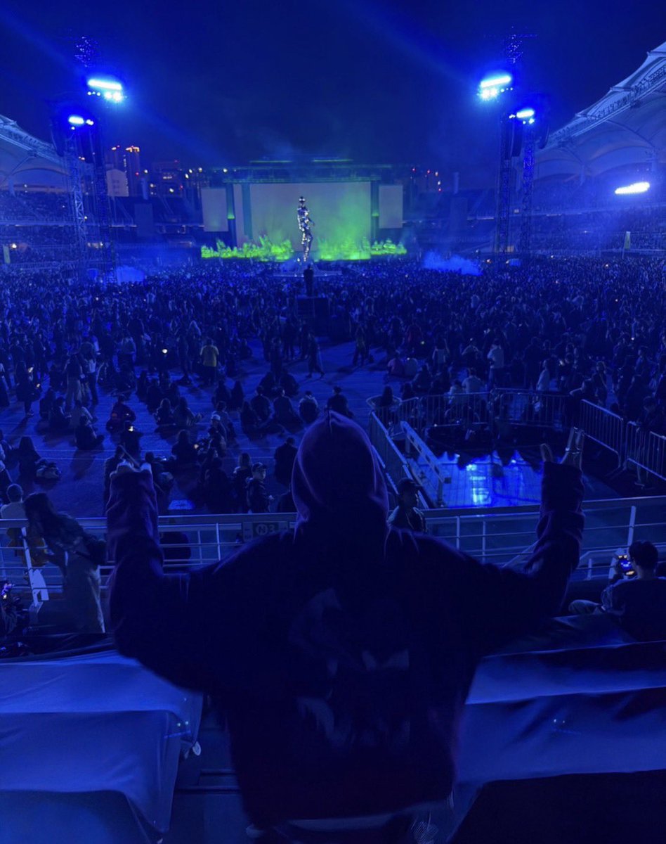 TheWeekndOnl's tweet photo. ENHYPEN’s NI-KI spotted at The Weeknd’s concert in Seoul Night 2 🇰🇷 https://t.co/sIZT5LtFgF