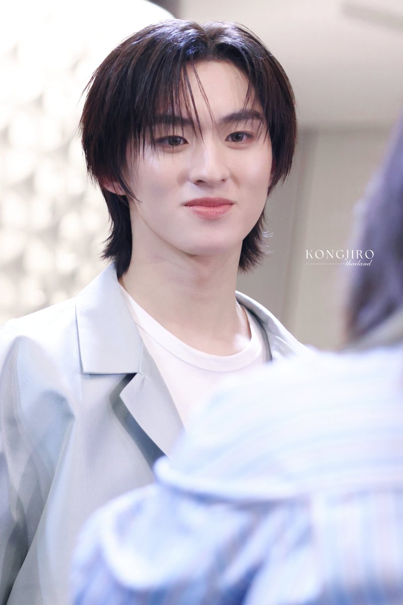 KongjiroTH's tweet photo. แค่เปลี่ยนมุมหน้า จากน้องก้องก็กลายเป็นเฮียก้องในทันใด 😺😼

TMK BIFW26 SIAM PARAGON
@kongjiro_ #kongjiro 
#SiamParagonBIFW2026xThomasKong https://t.co/yrIJtzp2Hg