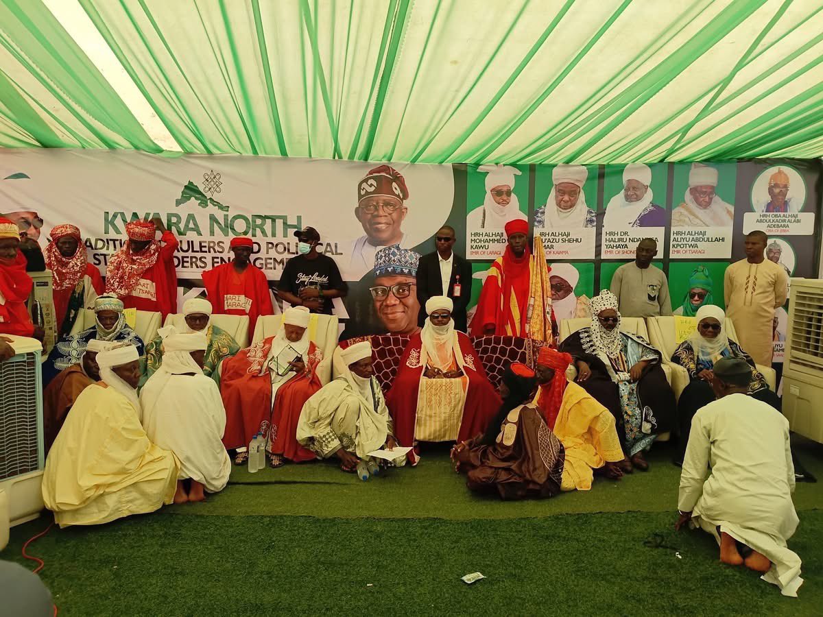 Tsaragi3's tweet photo. An impressive turnout of traditional rulers and political stakeholders is currently gathered in Bode Sadu for the ongoing Kwara North Traditional Rulers and Political Stakeholders Engagement.

We pray that this important gathering yields positive outcomes and contributes to the https://t.co/4UcQKFo7hf