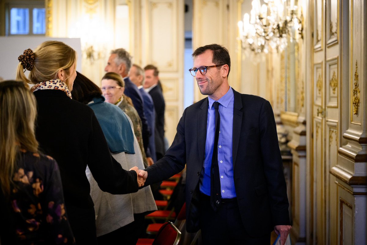 MathieuMlefevre's tweet photo. Accélérer la concrétisation des projets et enrichir leur qualité environnementale.

Avec la Conférence des autorités environnementales, nous engageons une modernisation de l’évaluation environnementale pour rendre les avis plus simples et mieux proportionnés. https://t.co/Fr2iEyYFqo