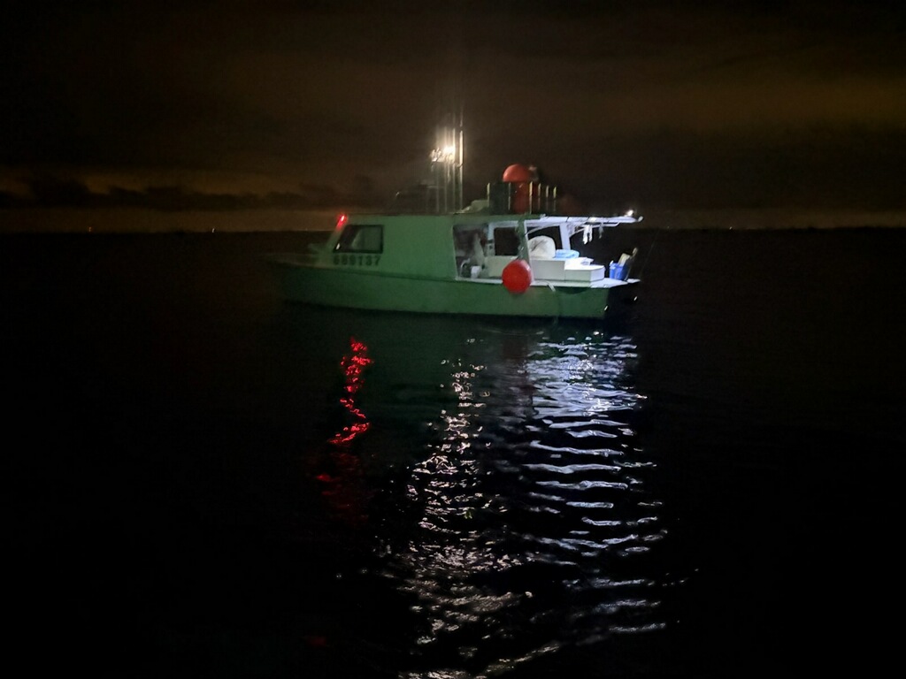 USCGSoutheast's tweet photo. #SAR: A @USCG Station Ponce de Leon boat crew assisted 4 aboard a disabled &amp; drifting fishing vessel approx. 50 miles off Ponce Inlet, Sun. The boat crew towed the F/V approx. 10 mi. from shore to safe anchorage and plans to work w/ commercial salvage. No reported injuries. #USCG https://t.co/fFBckxPHMy