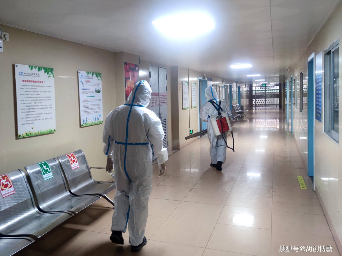 CeciliaRosxsii's tweet photo. [El equipo de limpieza del hospital limpia habitaciones, controla el tipo de germen, se preocupa por la salud y cuida a los pacientes, cuidado, no te contagies!] https://t.co/qhSxbi5BDi