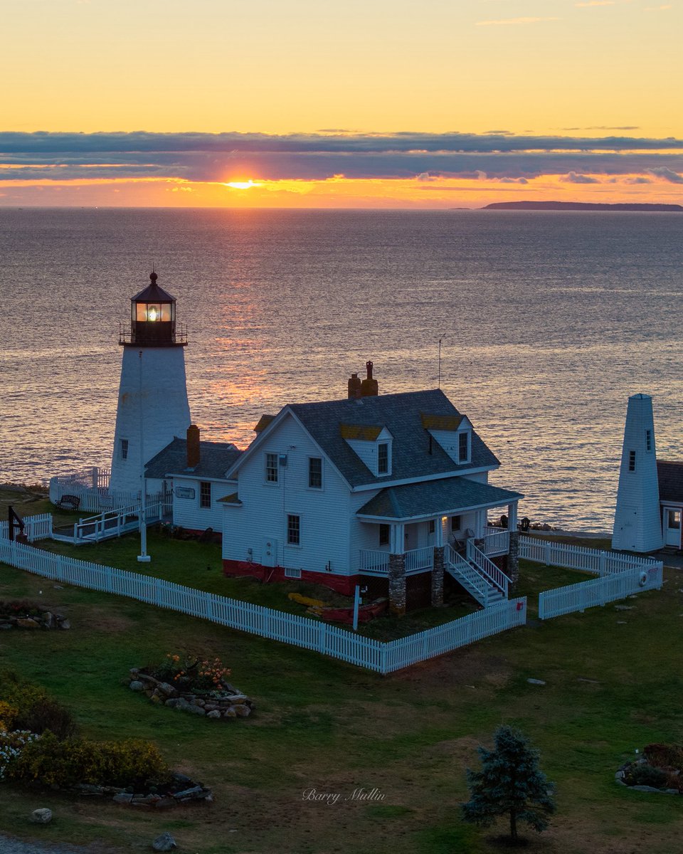 Lighthouse_Hunt's tweet photo. Pemaquid Point Lighthouse at sunrise in Maine https://t.co/EueSTHkpUX