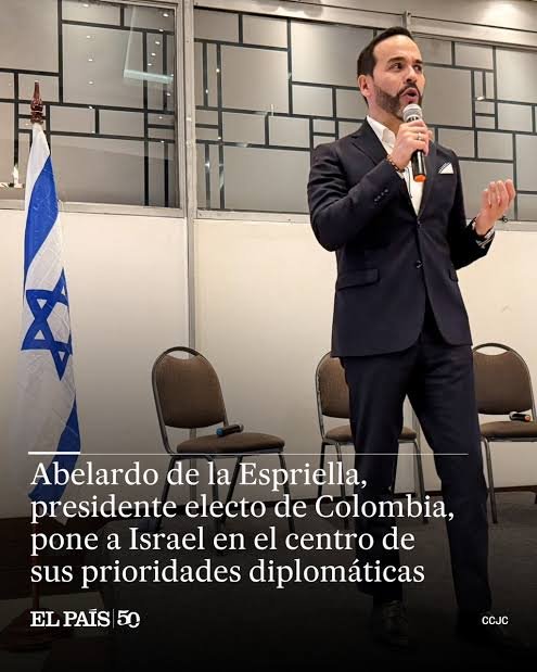 Morales429Alex's tweet photo. @carlosamaya1972 @jgnaredo @proceso @ChumelTorres Si no te diste cuenta te di datos, información económica y análisis. En qué pinche mundo eso es una falacia ad hominem? Si lo que se crítica es la información y no la fuente? Y si son Sionistas Libertarios...y tú un ingenuo que no lo ve. Tú eres capaz de votar por la intervención https://t.co/y6Dkzo17hk