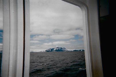 HanniPopBase's tweet photo. Hanni from her trip to Antarctica. ❄️ https://t.co/AmEZKo7z2p