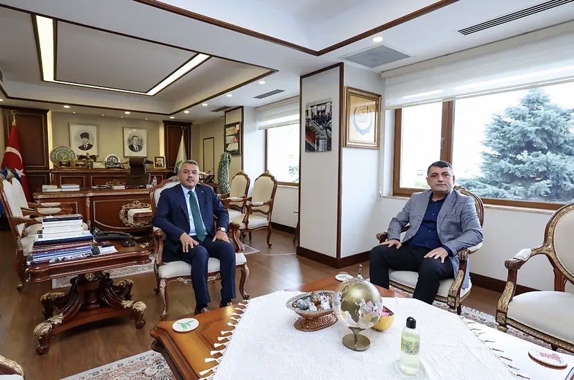 mhprizeilbas's tweet photo. İl Başkanımız Sayın İhsan ALKAN, Rize Valimiz Sayın İhsan Selim BAYDAŞ’ı makamında ziyaret etti. Nazik kabulleri ve misafirperverlikleri için Sayın Valimize teşekkür ederiz. https://t.co/e9pS5g3QXZ