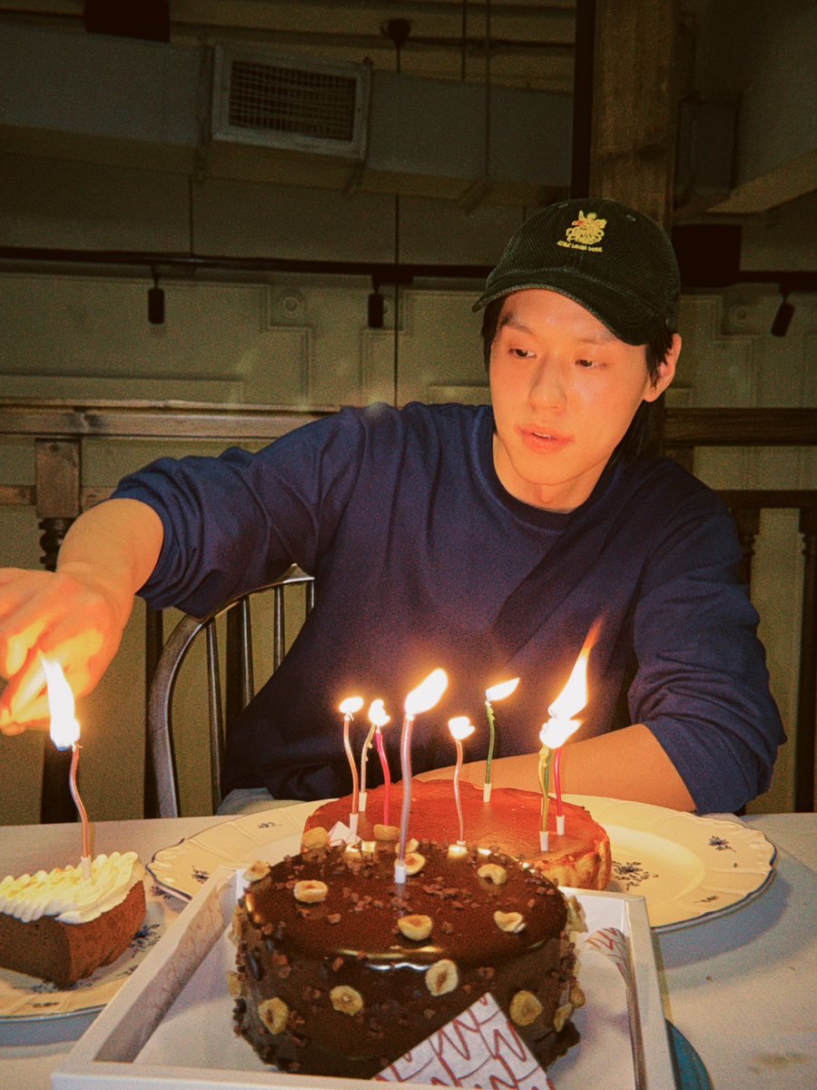 BesideBillkin's tweet photo. [ Repost ] : 08.10.2026
IG : bbillkin

27
สุขสันต์วันเกิดคนเก่ง แฮปปี้เยอะๆเลยน้า 🧡🎂

Happy 27th BILLKIN Day  
#BILLKIN27thEdition
#Bbillkin #บิวกิ้น 
#Besidebillkin https://t.co/MSG4dGsZhC