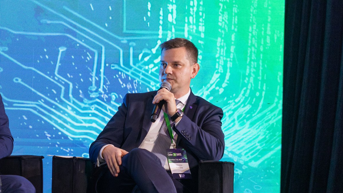 WBGroup_PL's tweet photo. Jarosław Czajka, dyrektor strategicznych programów systemów bezzałogowych @WBGroup_PL wziął udział w @Cyber24DAYS. Uczestniczył w debacie "SI w ofensywie i defensywie. Czy jesteśmy gotowi na nową erę konfliktów". https://t.co/4QrIGZwAK0