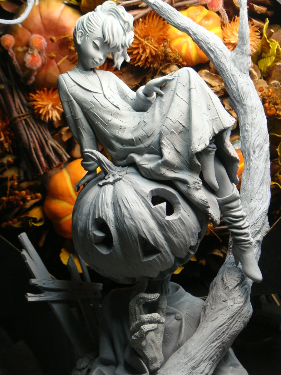 YOKKI_munchkin_'s tweet photo. 『みならいウィッチ ~THE GREAT PUMPKIN~』
製作途中と完成原型。当時はすべて粘土のアナログ造形でした。今見返しても、粘土造形ならではの何かがそこにはある気がします。 https://t.co/3uJVI9TOKe