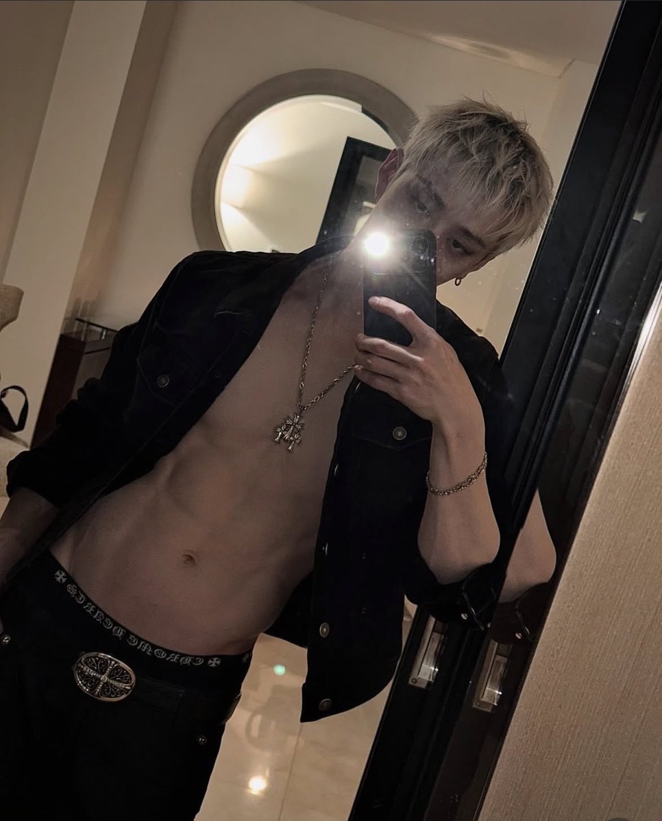 Jureumidumpling's tweet photo. My Chan biases are yall ok???????? 😭 https://t.co/3SjN2ldeST