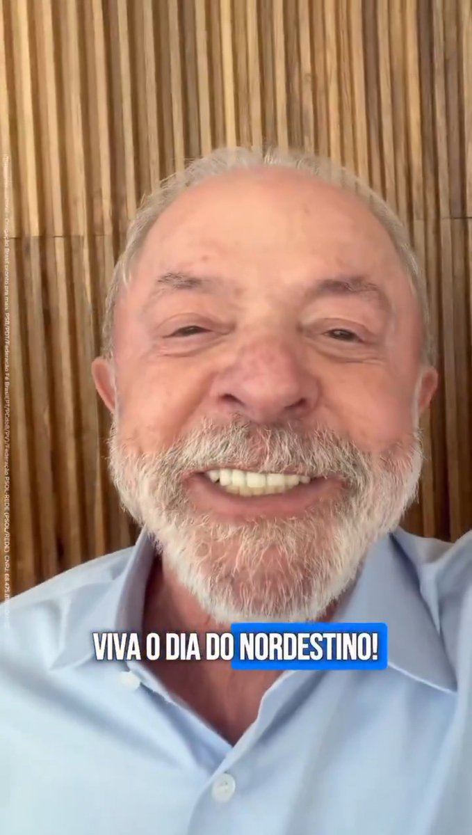 Divasosoo's tweet photo. Lula entendeu o poder de uma parede ripada e um vídeo em selfie. AGORA VAI https://t.co/7S4t3WtfkC