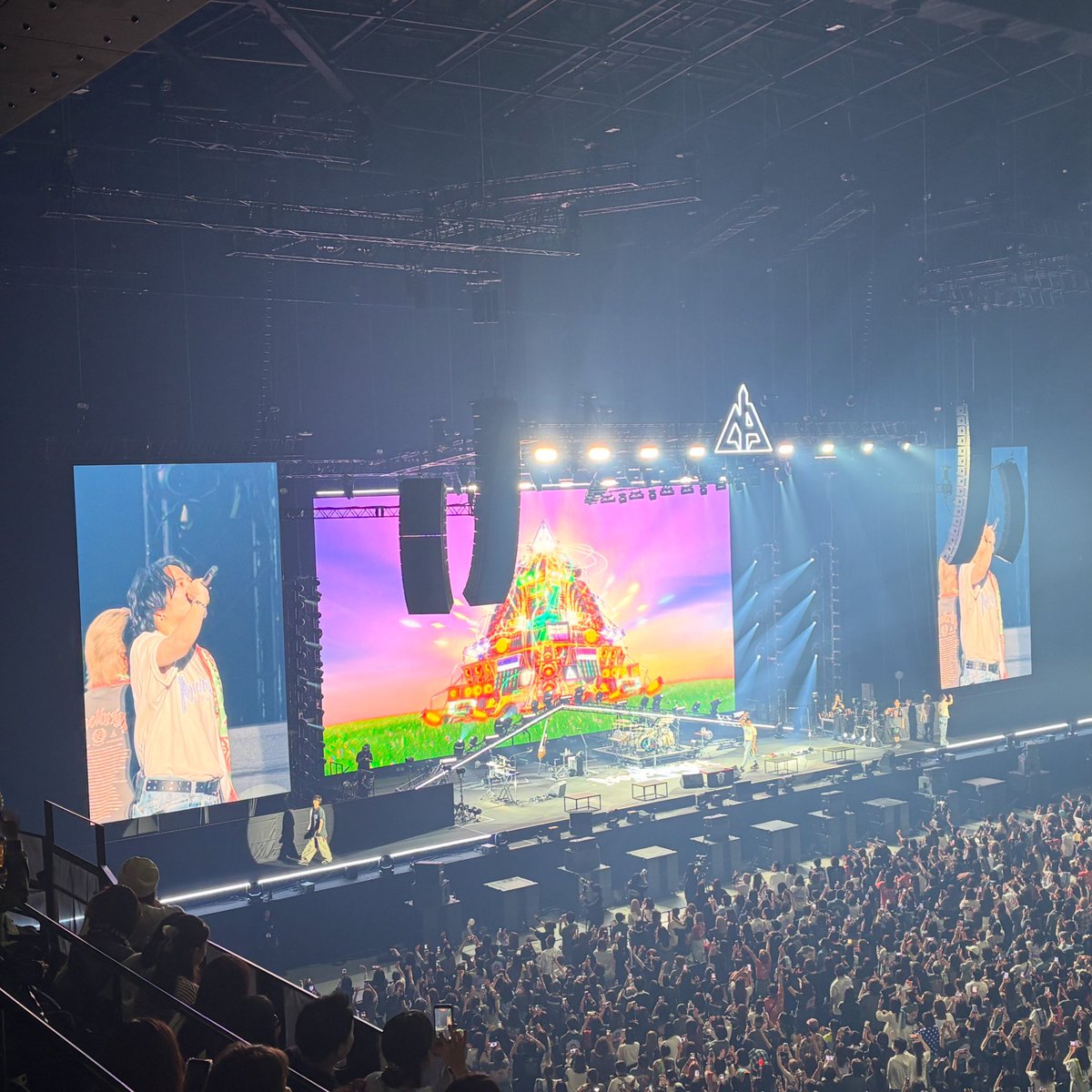 shu_nblighter's tweet photo. 人生初のライブ参戦が、ここで良かったと思える最高の空間でしたー！！✨️

会場に着いたそばからソワソワしっぱなしだったけど、ライブが始まってからは終始圧巻のライブパフォーマンスに釘付けで、あっという間に時間が過ぎてた🥹✨️

これからは色んな方と繋がれたら嬉しいです😊
#Novelbright https://t.co/KFSuwcGP4A