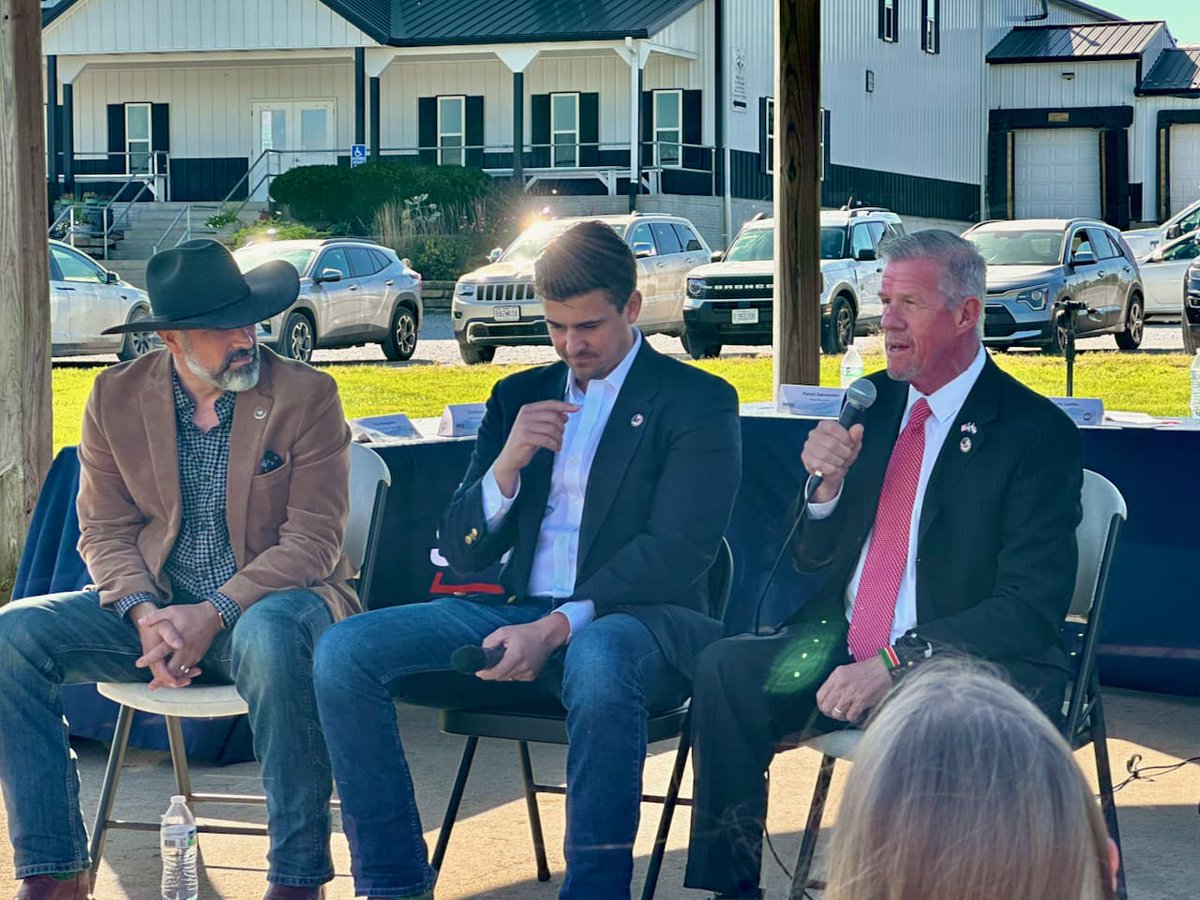SBAgreatplains's tweet photo. Empowering rural innovators! Yesterday, @SBAgov Admin Kelly Loeffler, RA Brad Zaun, @SBA_KansasCity DD Melissa Tedesco &amp; Luis Santos joined local entrepreneurs at @shattomilk  to discuss practical resources that help rural businesses compete. https://t.co/7EFRbXAzEV