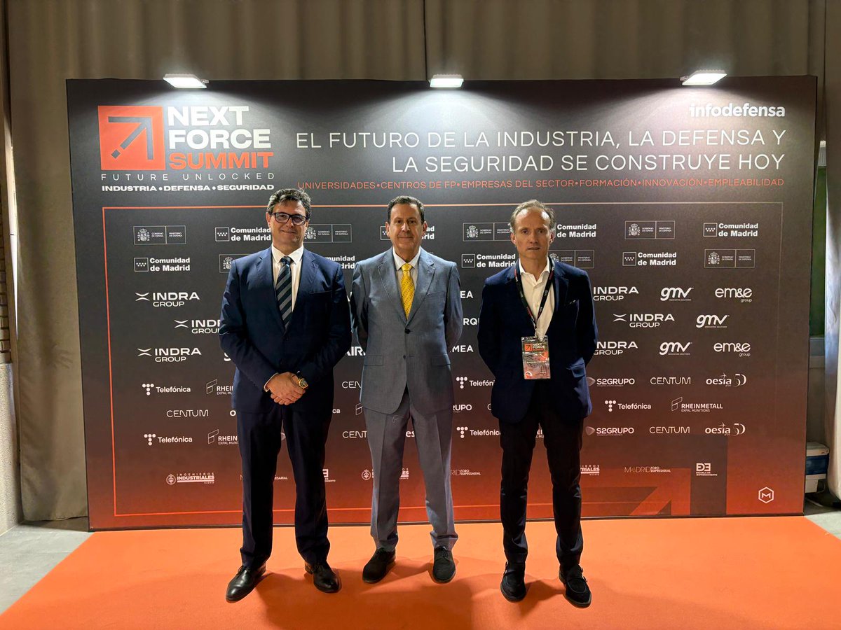 Infodefensa's tweet photo. ๐ #NextForceSummit | ๐๏ธ ๐๐๐ฌ๐ฉ๐๐ฅ๐๐๐๐จ ๐ข๐ง๐ฌ๐ญ๐ข๐ญ๐ฎ๐๐ข๐จ๐ง๐๐ฅ ๐๐ ๐ฉ๐ซ๐ข๐ฆ๐๐ซ ๐ง๐ข๐ฏ๐๐ฅ ๐๐ง ๐๐ฅ ๐๐๐ฑ๐ญ ๐
๐จ๐ซ๐๐ ๐๐ฎ๐ฆ๐ฆ๐ข๐ญ ๐ก๏ธ
Contamos en el evento con la presencia del ๐๐๐ง๐ข๐๐ง๐ญ๐ ๐๐๐ง๐๐ซ๐๐ฅ ๐๐ข๐ ๐ฎ๐๐ฅ ๐๐ฏ๐จ๐ซ๐ซ๐, ๐๐ข๐ซ๐๐๐ญ๐จ๐ซ ๐ ๐๐ง๐๐ซ๐๐ฅ ๐๐ ๐๐ซ๐ฆ๐๐ฆ๐๐ง๐ญ๐จ ๐ฒ ๐๐๐ญ๐๐ซ๐ข๐๐ฅ (๐๐๐๐๐๐), y de ๐๐ฬ๐๐ญ๐จ๐ซ ๐๐๐ฌ๐๐๐จ, adjunto a la DIGEID, representantes del @Defensagob, acompaรฑados por @pedrojcarrillo, CEO de @GrupoMetalia e #Infodefensa .
Su apoyo reafirma la importancia estratรฉgica de conectar el talento joven con la innovaciรณn, las Fuerzas Armadas y las empresas lรญderes de la Industria, la Defensa y la Seguridad.
ยกGracias al ๐๐ข๐ง๐ข๐ฌ๐ญ๐๐ซ๐ข๐จ ๐๐ ๐๐๐๐๐ง๐ฌ๐ por impulsar junto a nosotros el futuro del sector! ๐
#NextForceSummit #MinisterioDeDefensa #DIGEID #Infodefensa #GrupoMetalia #TalentoJoven #DefensaYSeguridad
@AmparoValcarce1