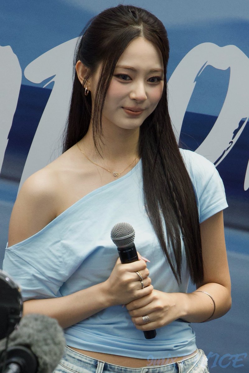 9mixTWICE's tweet photo. 261008 
Atlassian William F1 Team in Singapore

진짜 요정 아니에요?🥺

#트와이스 #TWICE #쯔위 #Tzuyu #子瑜 https://t.co/psmou8tSrW