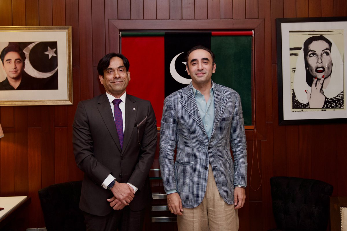 DGehlro's tweet photo. کراچی: پاکستان پیپلزپارٹی کے چیئرمین بلاول بھٹو زرداری سے وزیر اعلیٰ سندھ کے معاون خصوصی اور سندھ ٹیکنیکل ایجوکیشن اینڈ ووکیشنل ٹریننگ اتھارٹی کے چیئرپرسن جنید بلند نے بلاول ہاؤس میں ملاقات کی.
@BBhuttoZardari @JunaidBulandPPP https://t.co/fxQ9DhJbIh