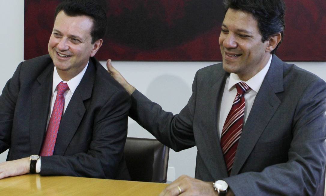 TraverBrasil's tweet photo. @esquerdautorais Vou fazer igual você faz e postar foto do Lula e do Haddad com Kassab. Preciso te explicar quem é o Kassab pra você? Posso associar  seu político de estimação da mesma coisa que associo o Kassab? https://t.co/mbiwMXMT7N