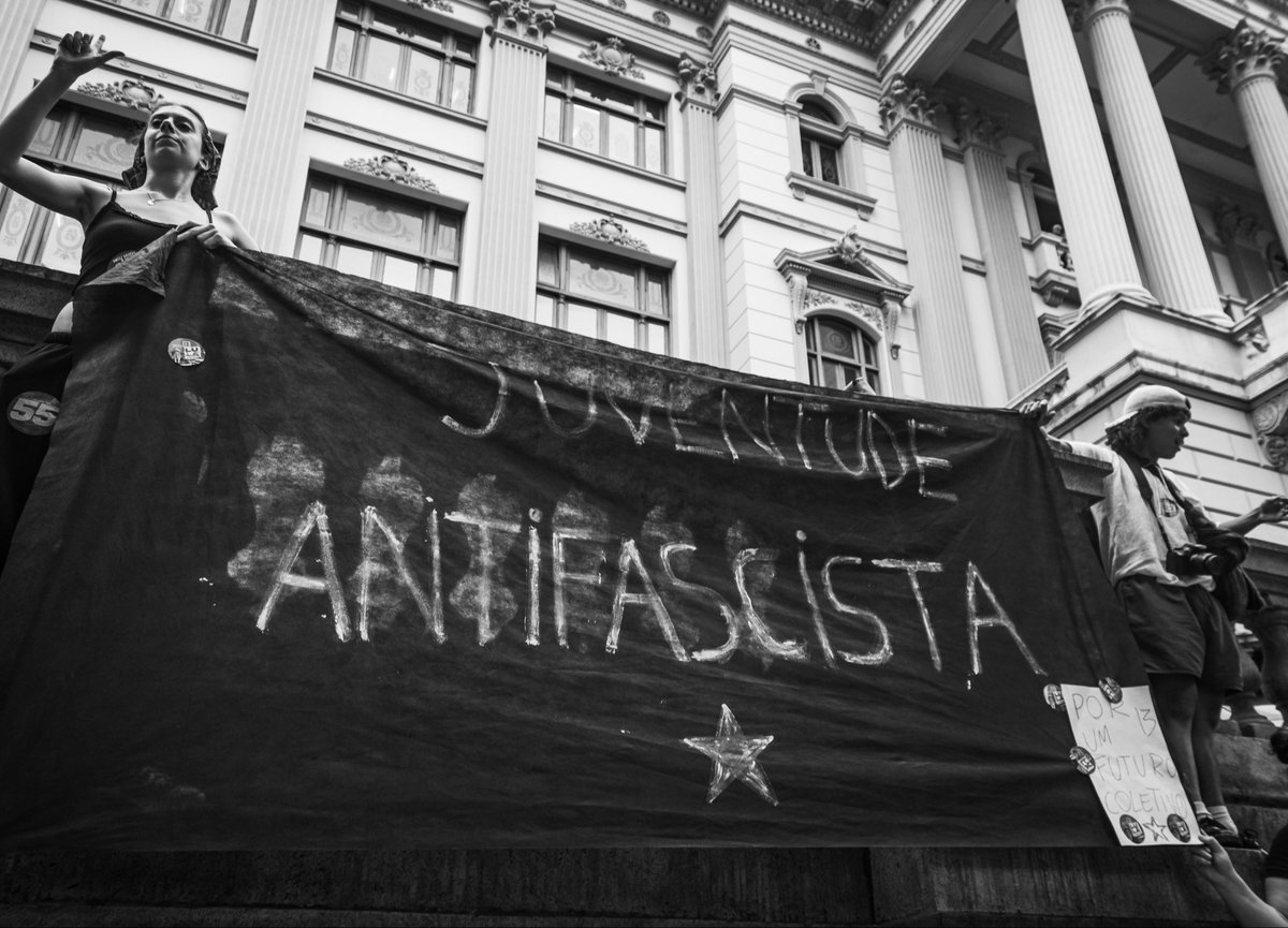 martinss_ritaa's tweet photo. Ser estudante e não ser revolucionário é contraditório https://t.co/Yo6ZQRXQIh