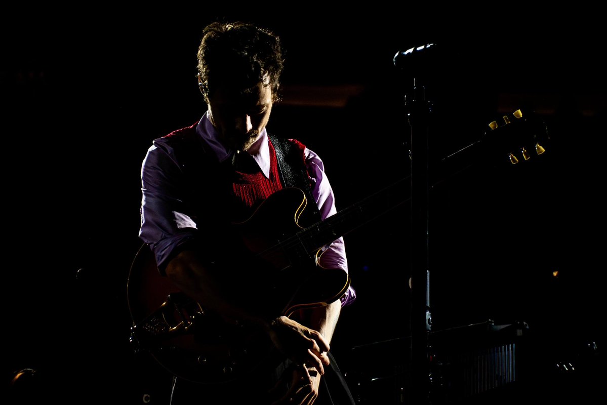 hsdtogethertour's tweet photo. Harry on stage at Madison Square Garden in New York City - October 7 

📸 ehud_lazin https://t.co/VciUHegHPS