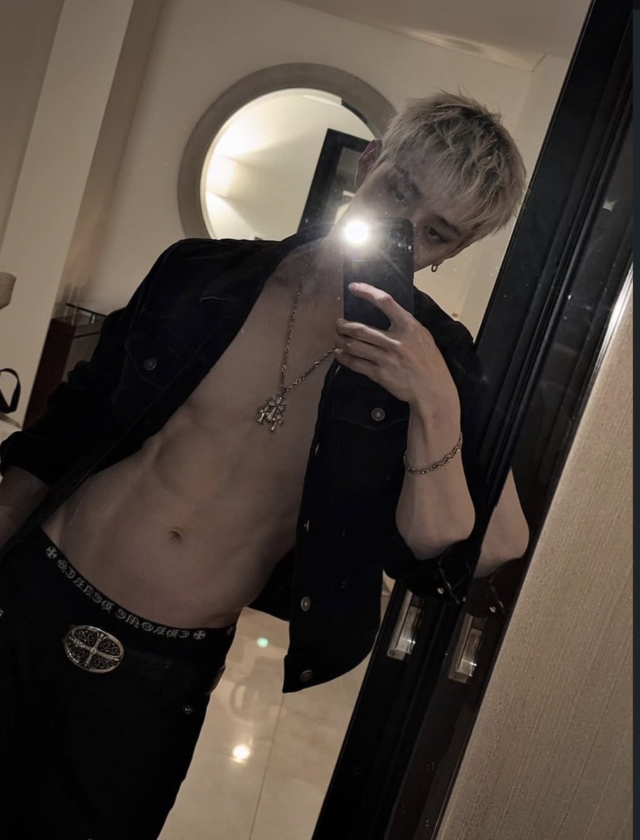 becabyknow's tweet photo. MEU DEUS O BANGCHAN FICOU LOUCOOOOOOOOOO https://t.co/tFHmAo9isb