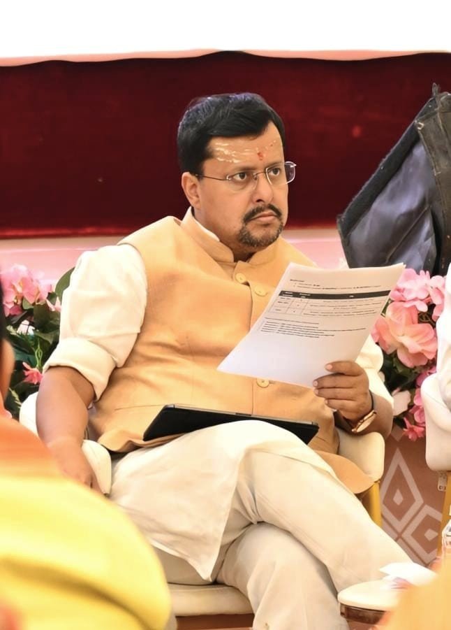 NitinNabin's tweet photo. आज उत्तर प्रदेश प्रवास के दौरान काशी क्षेत्र के पदाधिकारियों के साथ आयोजित संगठनात्मक बैठक में आगामी कार्यक्रमों और संगठनात्मक रणनीतियों को लेकर विस्तृत चर्चा की।

इस अवसर पर प्रदेश अध्यक्ष श्री @mppchaudhary जी एवं राष्ट्रीय महामंत्री श्रीमती @smritiirani जी सहित अन्य वरिष्ठ नेतागण उपस्थित रहे।

@BJP4UP