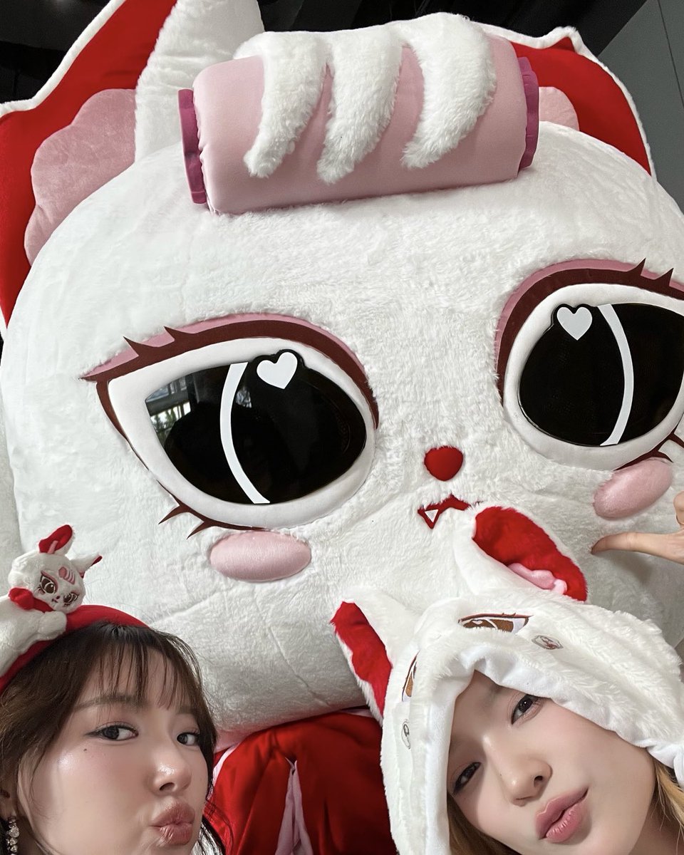 trynabap's tweet photo. แต่ชอบเวลาแจนจิงถ่ายกล้องหน้าละเขี้ยวน้องเจมันฟลิปไปอีกข้างอะ หน้าดูดื้อขึ้น ดูอ้วนขึ้นด้วย เพราะไรอะ มันเข้ว งง ๆ 55555555555555555555555 https://t.co/zOarHwh0GJ