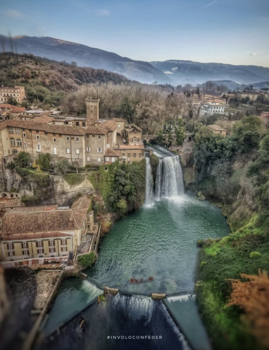 visit_lazio's tweet photo. Con i  colori d’autunno #IsolaDelLiri si veste di magia. Tra toni dorati, aria fresca e la maestosa #CascataGrande, unica in Italia a precipitare nel cuore di un centro storico, il borgo regala uno spettacolo unico

📷 Ig involoconfeder

#VisitLazio #CeTuttoUnLazioIntorno https://t.co/J4tSmgbvV5