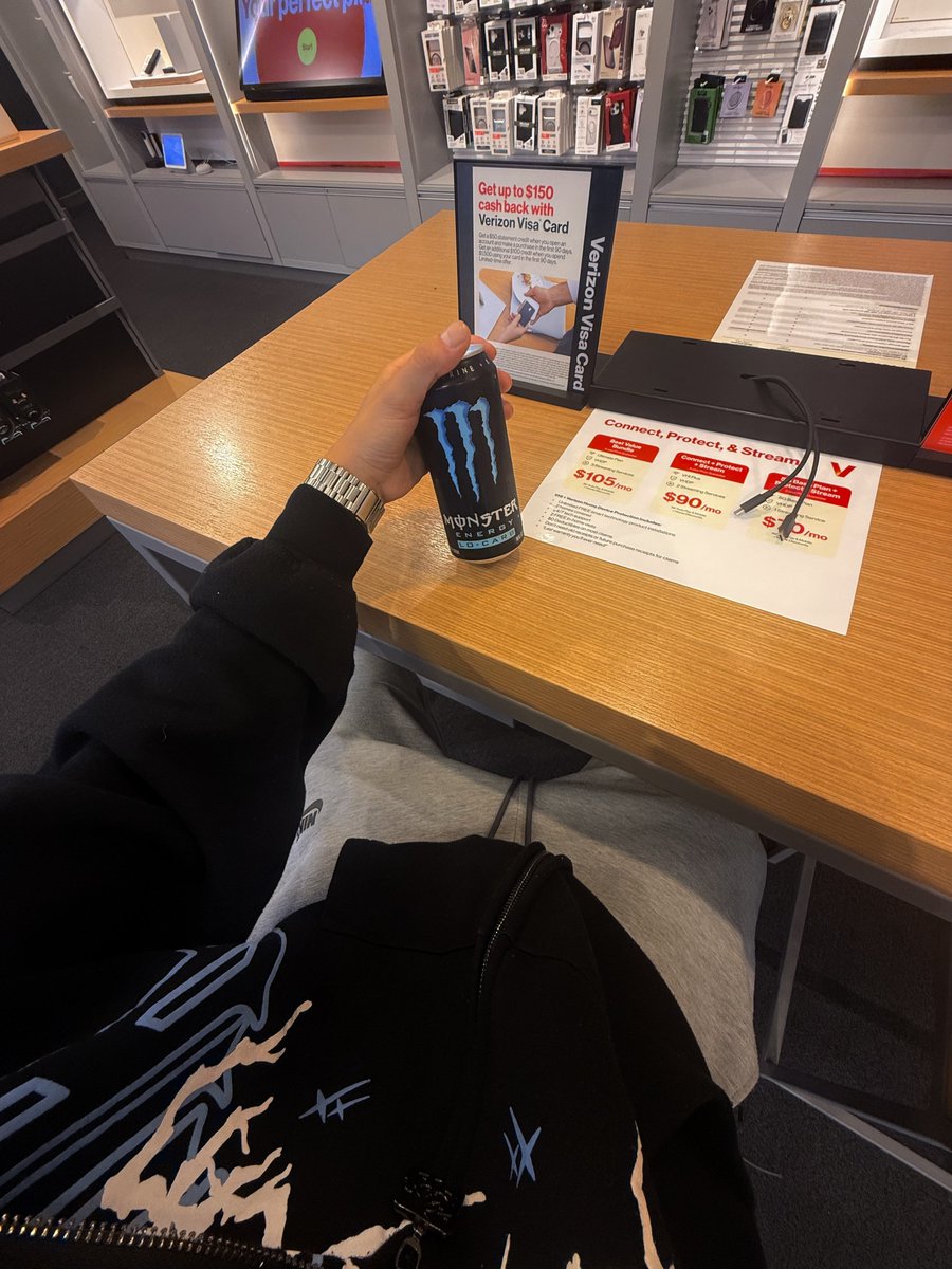 iKnoyoulying's tweet photo. just out doing shit tbh https://t.co/HwkvvrFYrW