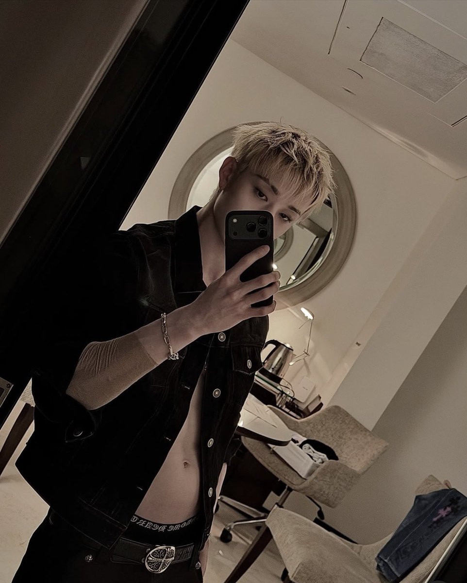 TheePopCore's tweet photo. Stray Kids’ Bang Chan looks insanely hot in newly shared photos. https://t.co/vo7e05a8zV