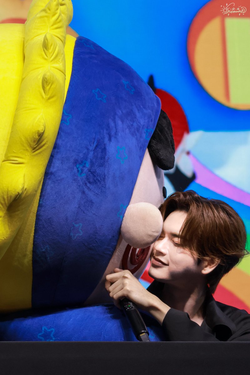PhoebeSim29's tweet photo. Jub DaDa💕

💛💙⭐️@jnnrrs @Markjrtn @jummo__gmmtv ⭐️🌙☀️

JUNIORMARK JUMMO HAPPYFAM 

#junniorrs #markjrtn #JUMMO 
#GMMTVFANIVAL2026HappyFamilyxJM https://t.co/XkPHG6Ok08
