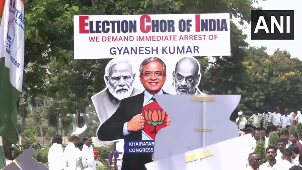 SufanRahman's tweet photo. WHEN A FOOL WINS POWER

FIRST THING HE DOES: SILENCE THE WISE

NEXT THING HE DOES:GATHER OTHER FOOLS AROUND HIM

FINAL THING HE DOES : DESTROYS THE NATION
#GoGyanuGo
#ModiDisasterToNation
#BJPDisasterToNation
#ModiVoteChor
@asadowaisi @yadavakhilesh @TheDeshBhakt @abhijeet_dipke https://t.co/wMIMaiM7kk