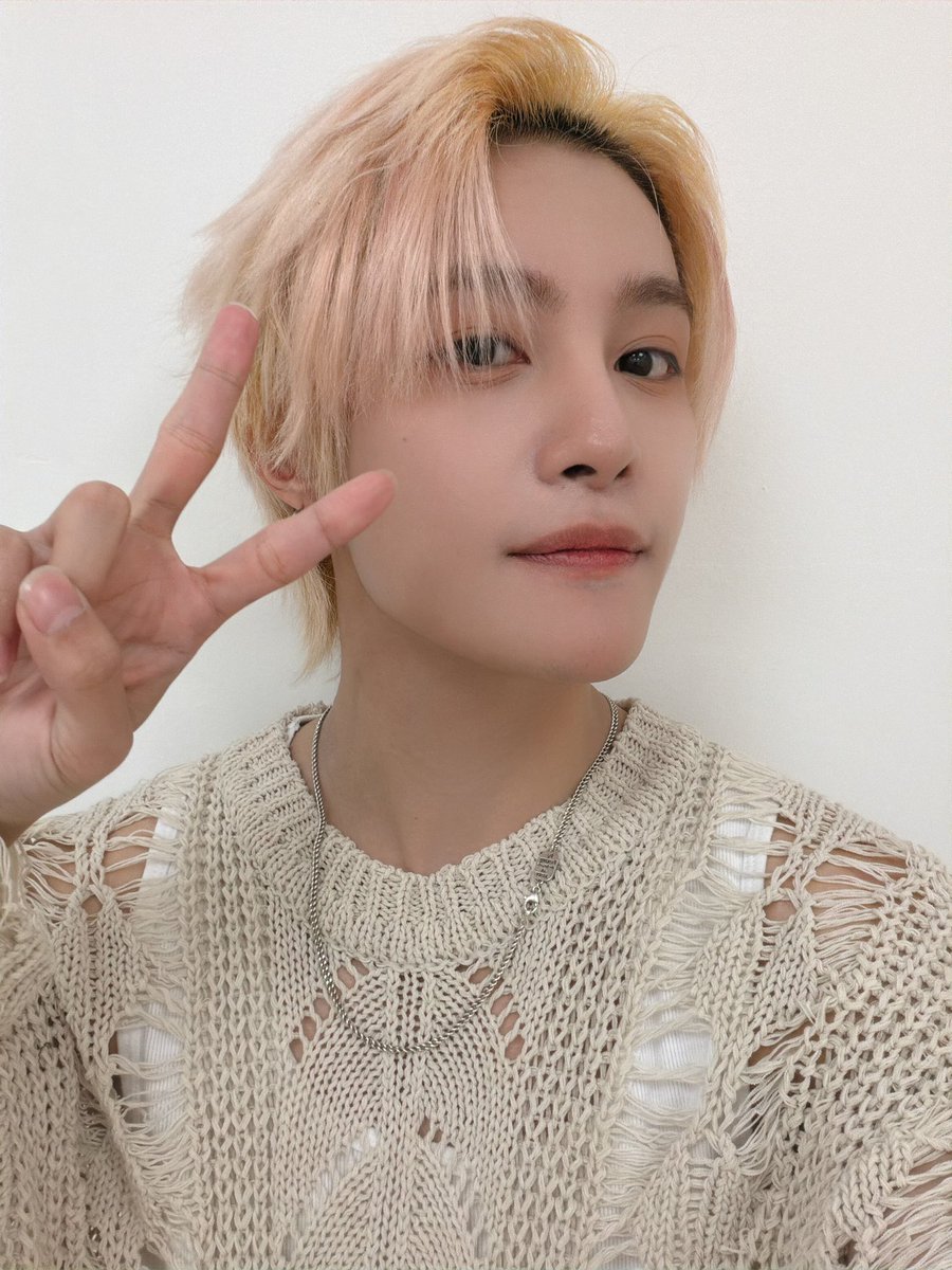 hyunubun's tweet photo. so cute yang 💘 https://t.co/qYCfa2QzFW