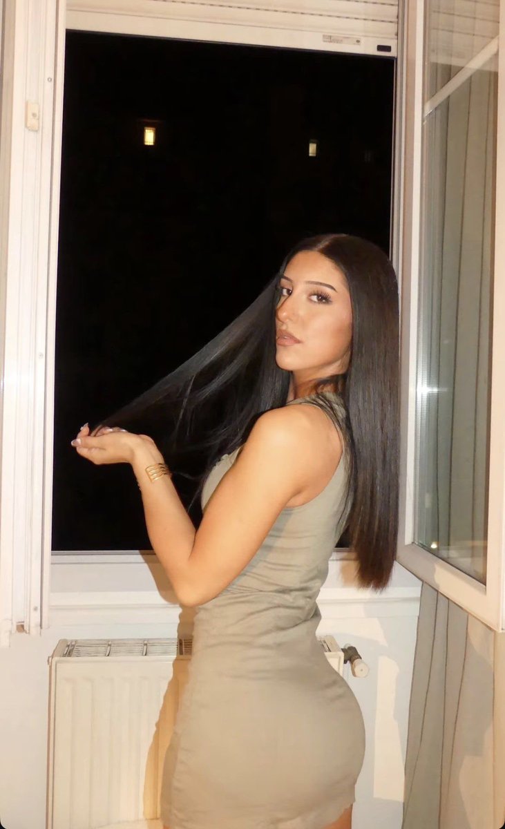 Coprn016_'s tweet photo. La très sexy lolaclrvms, beaucoup trop sous cotée 🤯
À chaque photo qu’elle poste on dirait qu’elle veut nous dominer, et quel corps ! 😍🤩 https://t.co/ZDTe2X0GcK